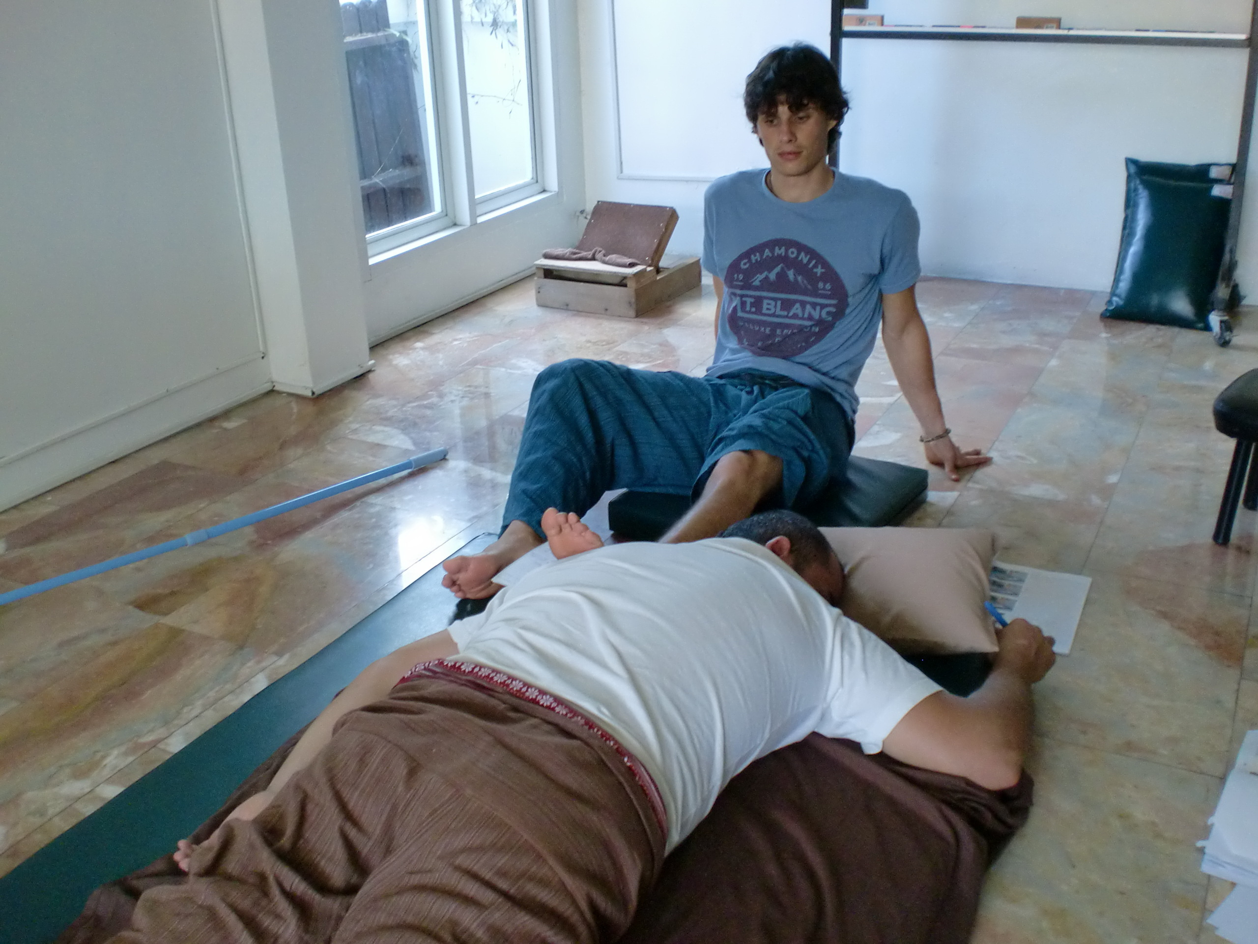 shoulder massage by foot